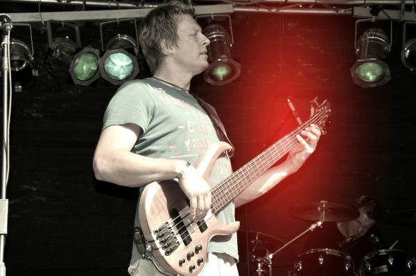 THE V!S!TORS Chris Gyr Bass